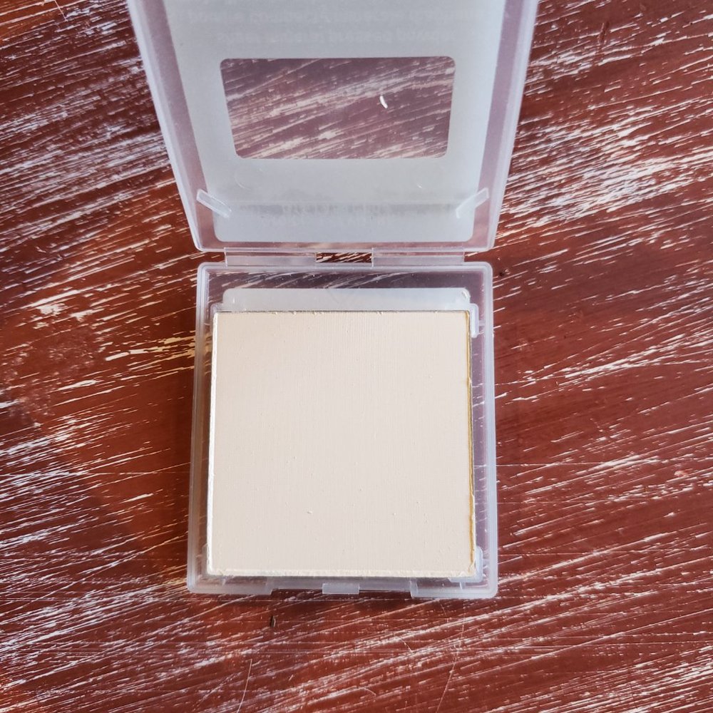 Ivory 1 Sheer Mineral Pressed Powder - Mary Kay